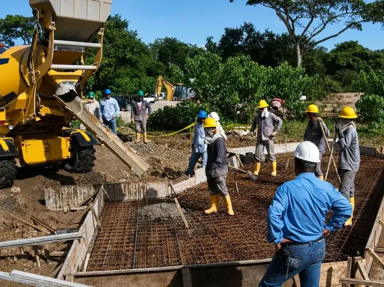 Construcción — obra institucional AGINSA