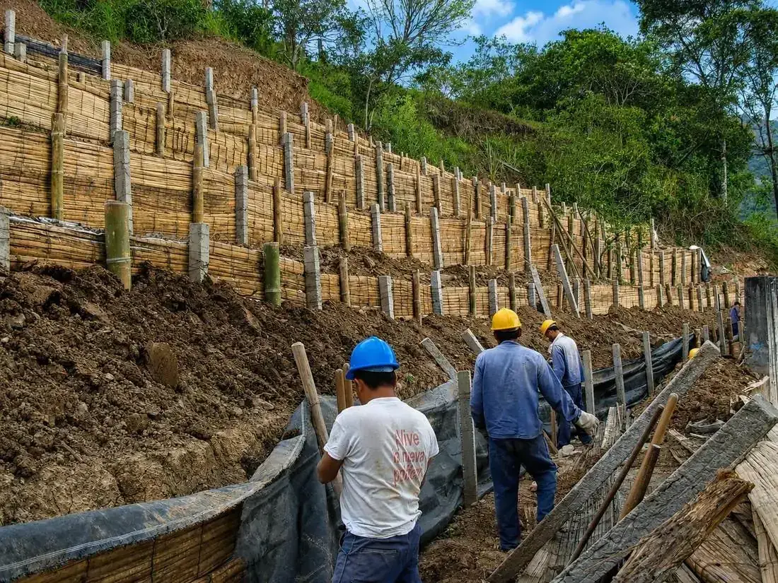 Obra de estabilización de talud